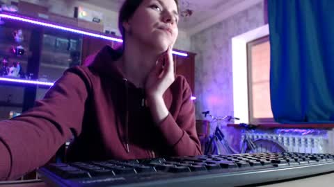 Ella online show from May 21, 2026, 8:43 am