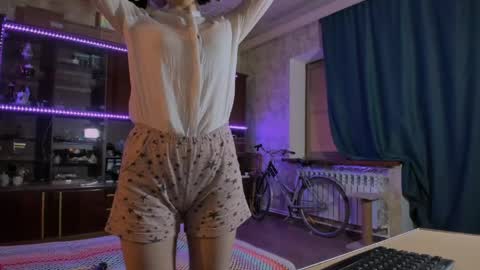 Ella online show from June 3, 2026, 3:28 pm