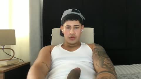 Snapshot of pablo_boston chatting on February 12, 2025, 9:22 pm Javi online show from February 12, 2025, 9:22 pm