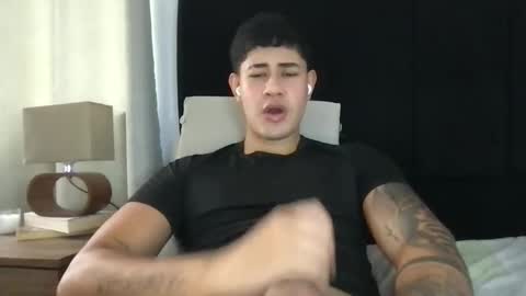 Snapshot of pablo_boston chatting on February 21, 2025, 9:43 pm Javi online show from February 21, 2025, 9:43 pm