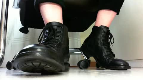 Snapshot of pablomenesssl chatting on February 12, 2025, 11:51 am Pablo Meness online show from February 12, 2025, 11:51 am