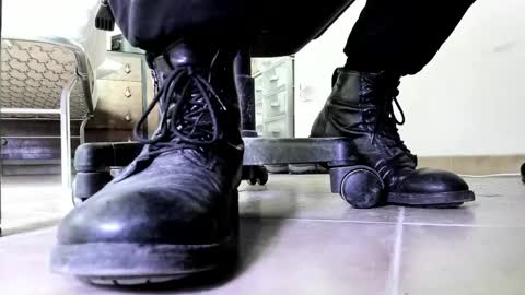 Snapshot of pablomenesssl chatting on May 1, 2026, 9:47 am Pablo Meness online show from May 1, 2026, 9:47 am