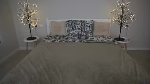 Paige online show from October 9, 2025, 6:00 am