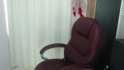Snapshot of paiper_halliwey chatting on June 3, 2026, 6:02 pm paiper online show from June 3, 2026, 6:02 pm