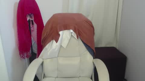 paiper online show from December 12, 2024, 11:29 am