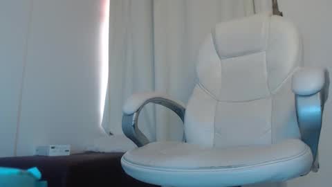 paiper online show from October 12, 2025, 1:43 pm