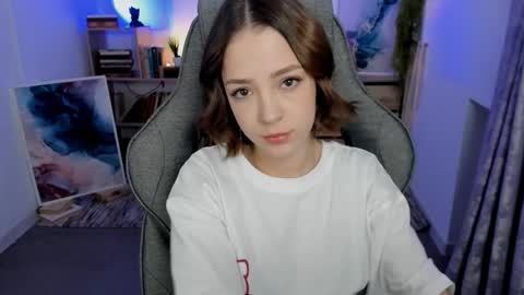 Snapshot of pambeeslyy chatting on November 4, 2025, 8:35 am Pam online show from November 4, 2025, 8:35 am