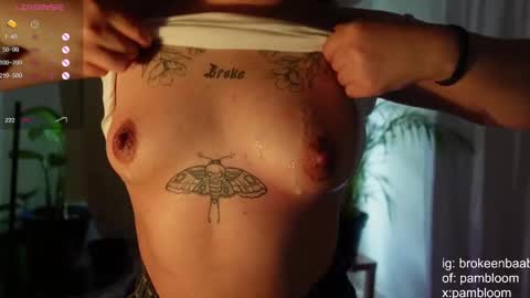 Snapshot of pambloom_ chatting on February 26, 2025, 5:17 pm online show from February 26, 2025, 5:17 pm