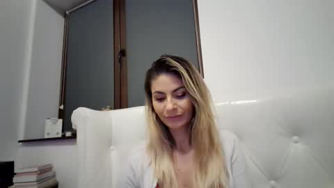 Snapshot of pamela051087 chatting on November 19, 2025, 5:35 pm Pamela051087 online show from November 19, 2025, 5:35 pm