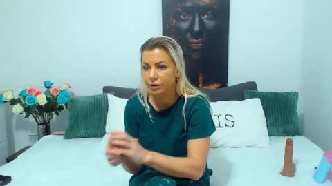 PAMEL ISSY online show from January 5, 2025, 3:02 pm