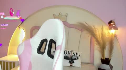 Snapshot of pamela_monroy_ chatting on April 23, 2026, 12:04 pm Princess Pamela online show from April 23, 2026, 12:04 pm
