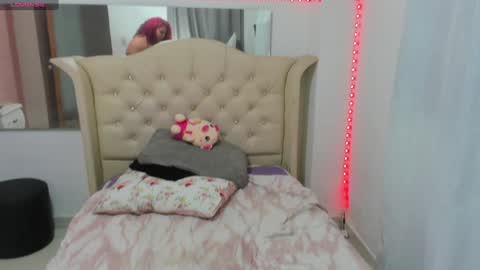 Pamela Villalobos online show from December 12, 2024, 11:47 pm