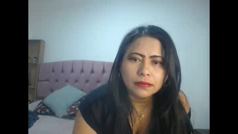 pamelitamartin online show from November 19, 2025, 3:34 pm