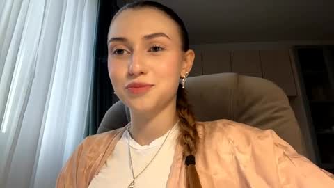 Lia online show from May 27, 2026, 3:09 pm