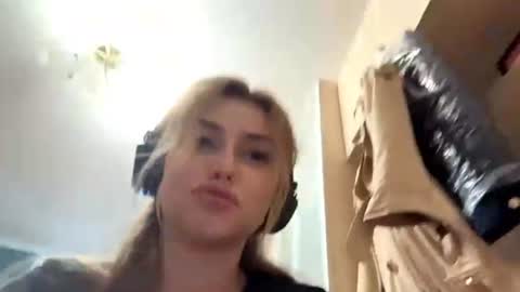 Lia online show from July 5, 2026, 4:03 pm