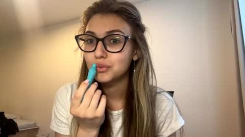 Lia online show from July 25, 2026, 4:15 pm