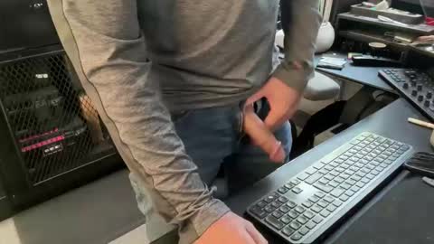 pancholopezrifa online show from April 22, 2026, 6:09 pm