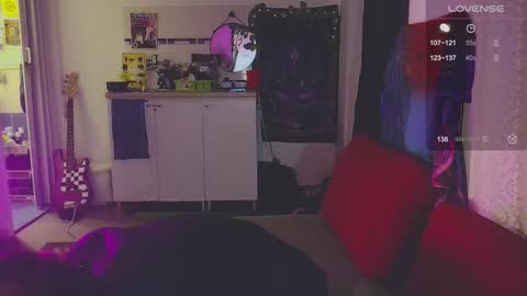 In bio online show from December 19, 2025, 7:21 pm