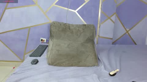 Paola Stone online show from September 14, 2025, 12:32 am