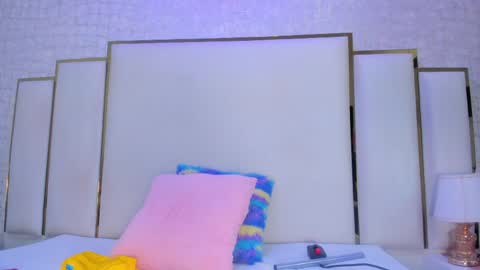 Paola  online show from April 7, 2026, 9:43 am