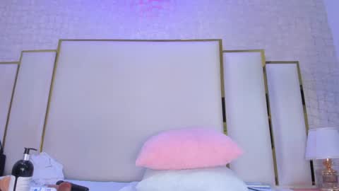 Paola  online show from April 28, 2026, 11:48 am