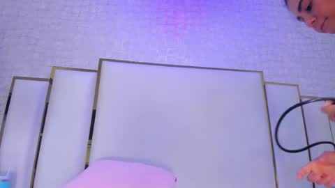 Paola  online show from April 29, 2026, 9:35 am
