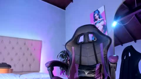 paolafox_ online show from December 15, 2025, 12:09 pm