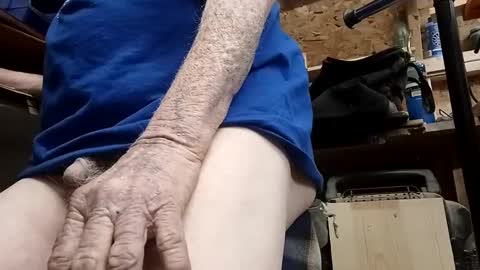 papajb70 online show from February 19, 2025, 4:01 am