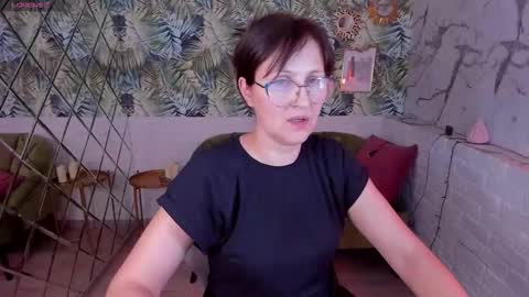 Snapshot of paris_cherry chatting on January 7, 2025, 2:42 am Paris online show from January 7, 2025, 2:42 am