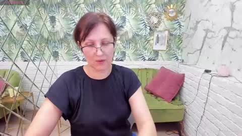 Snapshot of paris_cherry chatting on January 7, 2025, 11:35 pm Paris online show from January 7, 2025, 11:35 pm