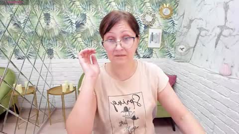 Snapshot of paris_cherry chatting on January 19, 2025, 8:19 pm Paris online show from January 19, 2025, 8:19 pm