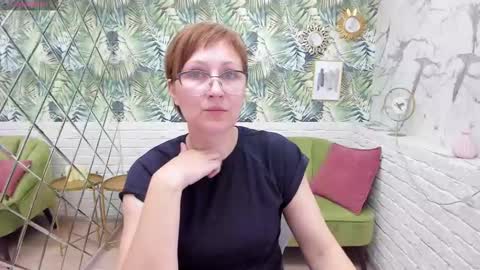 Snapshot of paris_cherry chatting on January 29, 2025, 8:35 pm Paris online show from January 29, 2025, 8:35 pm