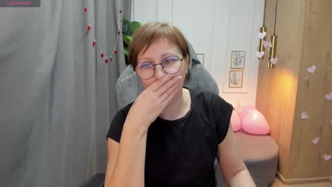 Snapshot of paris_cherry chatting on February 18, 2025, 7:52 pm Paris online show from February 18, 2025, 7:52 pm