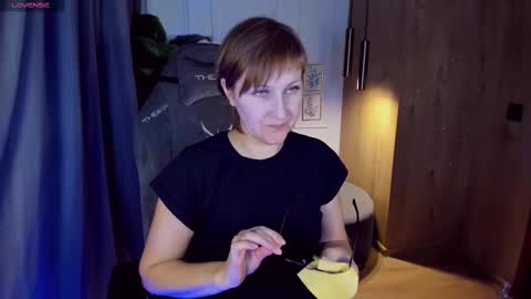 Snapshot of paris_cherry chatting on February 22, 2025, 1:35 pm Paris online show from February 22, 2025, 1:35 pm