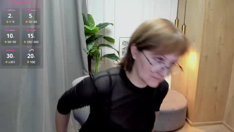 Snapshot of paris_cherry chatting on March 12, 2025, 7:38 pm Paris online show from March 12, 2025, 7:38 pm