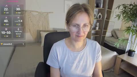 Snapshot of paris_cherry chatting on September 21, 2025, 7:59 pm Paris online show from September 21, 2025, 7:59 pm