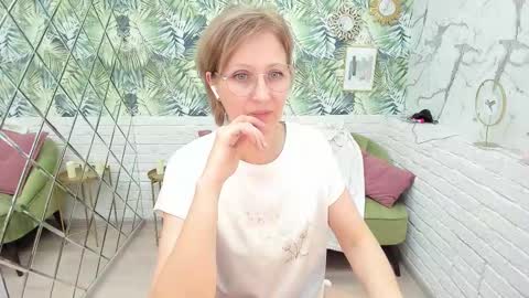 Snapshot of paris_cherry chatting on November 28, 2025, 1:25 pm Paris online show from November 28, 2025, 1:25 pm