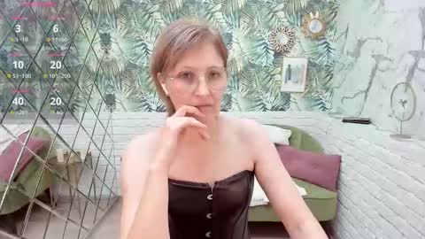 Snapshot of paris_cherry chatting on December 2, 2025, 7:20 pm Paris online show from December 2, 2025, 7:20 pm