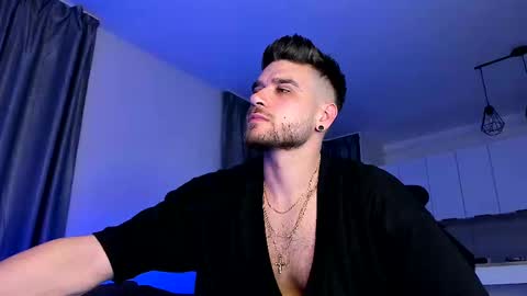 Paris online show from February 28, 2025, 7:56 pm