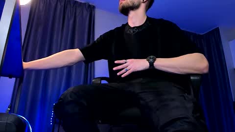 Snapshot of paris_lock chatting on March 4, 2026, 1:00 am Paris online show from March 4, 2026, 1:00 am