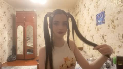 Milana online show from May 13, 2026, 4:26 pm