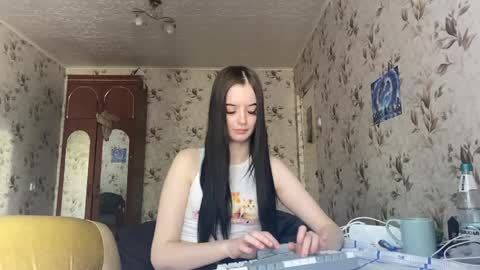 Milana online show from May 18, 2026, 9:48 am