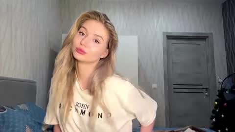 Milana online show from July 4, 2026, 5:41 pm