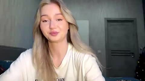 Milana online show from July 5, 2026, 3:41 pm