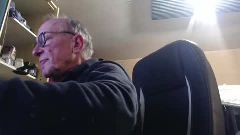 pascal88881 online show from November 19, 2025, 7:03 pm