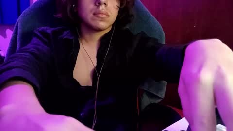 pasta_alfredo69 online show from April 28, 2026, 1:48 am