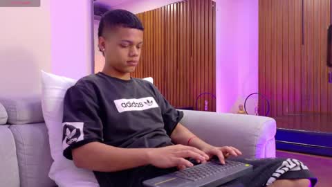 Snapshot of patriickmiller_ chatting on May 24, 2026, 12:10 pm Patrick online show from May 24, 2026, 12:10 pm