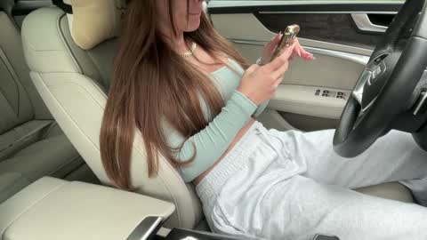 Snapshot of patry333 chatting on October 16, 2025, 8:37 am Andreea online show from October 16, 2025, 8:37 am