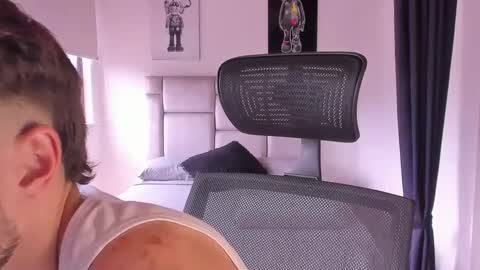 PAUL ROGER online show from March 10, 2025, 6:12 pm