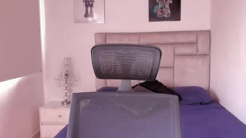 Snapshot of paul_roger chatting on June 19, 2026, 6:56 pm PAUL ROGER online show from June 19, 2026, 6:56 pm